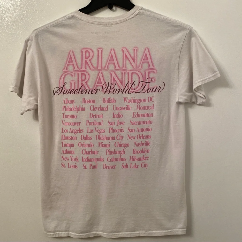 Ariana Grande‎ - Picture 3 of 5